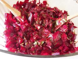 Грузинский салат из свеклы с перцем и зеленью - шаг 20