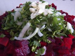 Грузинский салат из свеклы с перцем и зеленью - шаг 13