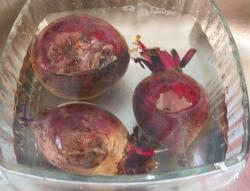 Грузинский салат из свеклы с перцем и зеленью - шаг 2