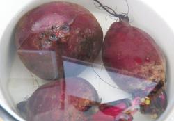 Грузинский салат из свеклы с перцем и зеленью - шаг 3