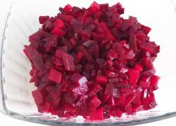 Грузинский салат из свеклы с перцем и зеленью - шаг 6