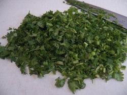 Грузинский салат из свеклы с перцем и зеленью - шаг 7