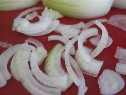 Грузинский салат из свеклы с перцем и зеленью - шаг 9