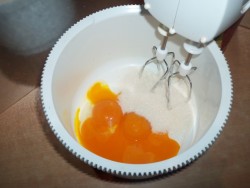 Торт Губка Боб из мастики - шаг 2