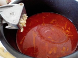 Гуляш из говядины в мультиварке - шаг 14