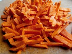 Гуляш из говядины в мультиварке - шаг 5