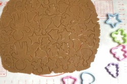 Имбирные пряники с глазурью на Новый год - шаг 8 Имбирные пряники с глазурью на Новый год - шаг 8