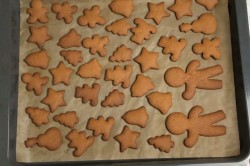 Имбирные пряники с глазурью на Новый год - шаг 9 Имбирные пряники с глазурью на Новый год - шаг 9