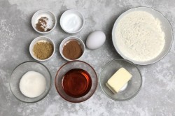 Имбирные пряники с глазурью на Новый год - шаг 1 Имбирные пряники с глазурью на Новый год - шаг 1