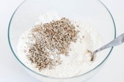 Ирландский хлеб на соде в духовке - шаг 3