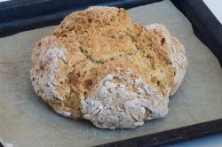 Ирландский хлеб на соде в духовке - шаг 6