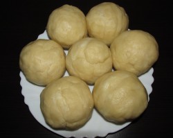 Торт на пивном тесте с начинкой из сгущенки и грецких орехов - шаг 4