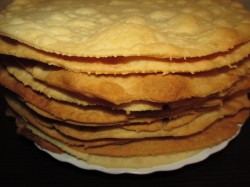 Торт на пивном тесте с начинкой из сгущенки и грецких орехов - шаг 6