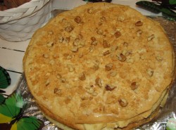 Торт на пивном тесте с начинкой из сгущенки и грецких орехов - шаг 8