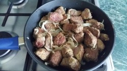 Жареная печень с луком - шаг 8