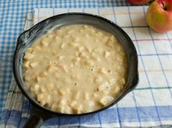 Жареная шарлотка с корицей сахарной пудрой и яблоком - шаг 13 Жареная шарлотка с корицей сахарной пудрой и яблоком - шаг 13