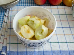 Жареная шарлотка с корицей сахарной пудрой и яблоком - шаг 8 Жареная шарлотка с корицей сахарной пудрой и яблоком - шаг 8