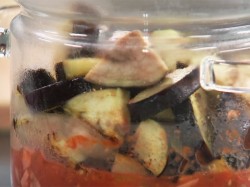 Жареные баклажаны на зиму с помидорами, пряностями и уксусом - шаг 8