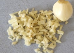 Жареные креветки с чесноком - шаг 3