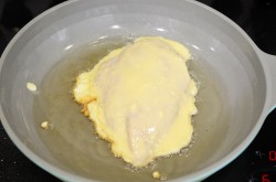 Куриная грудка в кляре на сковороде - шаг 7