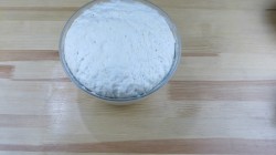 Жареные пирожки с картошкой из дрожжевого теста на сковороде - шаг 2 Жареные пирожки с картошкой из дрожжевого теста на сковороде - шаг 2