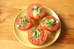 Жареные помидоры с сыром и чесноком - шаг 4