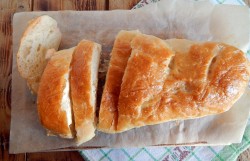 Жареный батон в яйце - шаг 1 Жареный батон в яйце - шаг 1