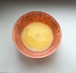 Жареный батон в яйце - шаг 3 Жареный батон в яйце - шаг 3