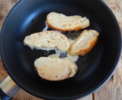 Жареный батон в яйце - шаг 4 Жареный батон в яйце - шаг 4