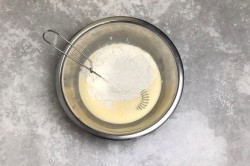 Капустный заливной пирог с капустой на сковороде - шаг 7