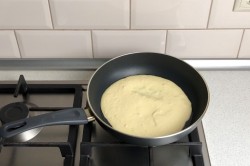 Капустный заливной пирог с капустой на сковороде - шаг 8