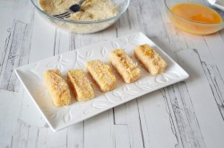 Жареный сыр в панировочных сухарях - шаг 5