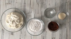 Желе из сметаны и какао - шаг 1