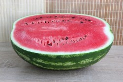 Желе с фруктами в арбузе - шаг 1 Желе с фруктами в арбузе - шаг 1