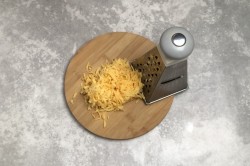 Жульен с курицей и грибами со сливками в духовке - шаг 11