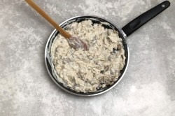 Жульен с курицей и грибами со сливками в духовке - шаг 10