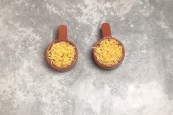 Жульен с курицей и грибами со сливками в духовке - шаг 13