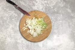 Жульен с курицей и грибами со сливками в духовке - шаг 3