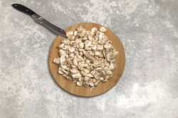 Жульен с курицей и грибами со сливками в духовке - шаг 4