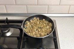 Жульен с курицей и грибами со сливками в духовке - шаг 6