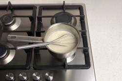 Жульен с курицей и грибами со сливками в духовке - шаг 9