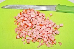 Кабачки с колбасой и сыром - шаг 3