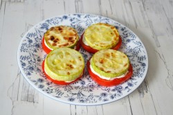 Кабачки с помидорами и майонезом жареные - шаг 12