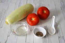 Кабачки с помидорами и майонезом жареные - шаг 1