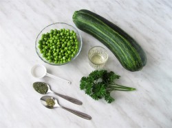 Кабачки с зеленым горошком на сковороде - шаг 1 Кабачки с зеленым горошком на сковороде - шаг 1