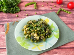 Кабачки с зеленым горошком на сковороде - шаг 7 Кабачки с зеленым горошком на сковороде - шаг 7