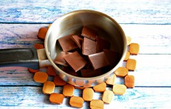 Глазурь для кулича из шоколада - шаг 2 Глазурь для кулича из шоколада - шаг 2