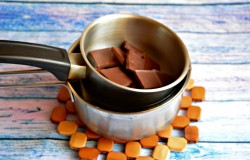 Глазурь для кулича из шоколада - шаг 3 Глазурь для кулича из шоколада - шаг 3