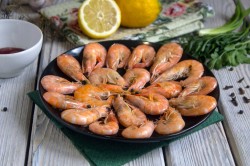 Как варить замороженные королевские креветки - шаг 9