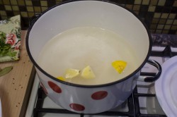 Как варить замороженные королевские креветки - шаг 3